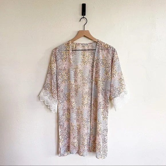 Wallflower floral kimono. - Picture 3 of 11